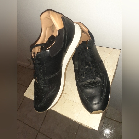 LOUIS VUITTON SNEAKERS - Picture 4 of 7